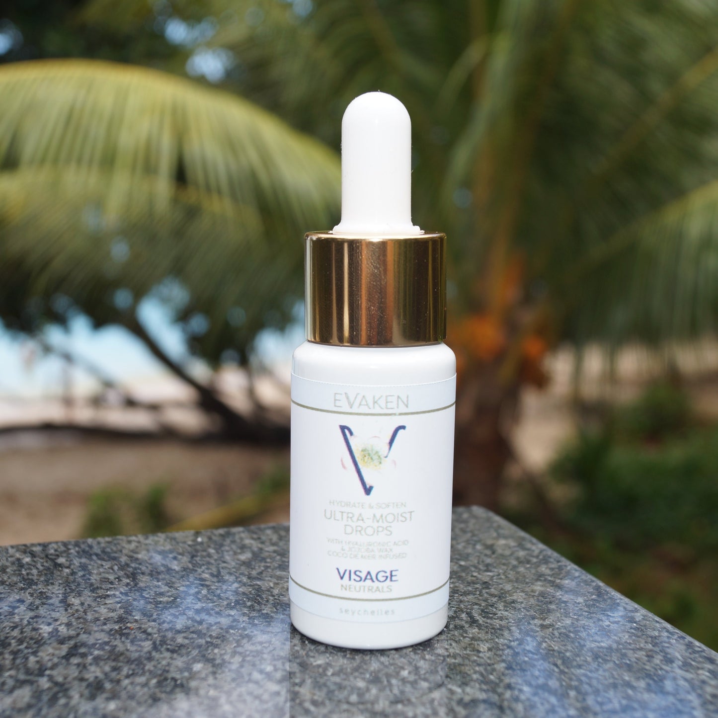 EVAKEN | Hyaluron Komplef spendet Feuchtigkeit und regt zusätzlich die Hyaluron Produktion der Haut an für junge glatte strahlende Haut